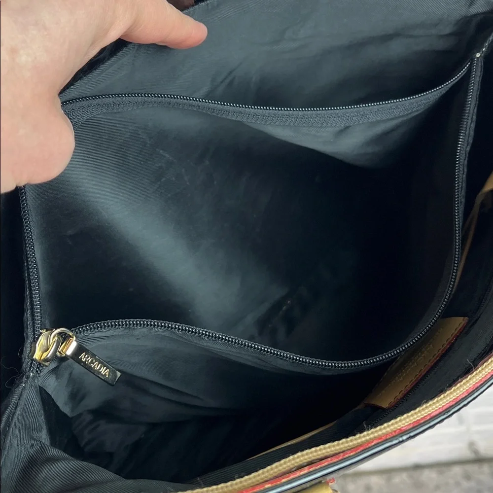 ARCADIA GENUINE PATENT LEATHER LARGE TOTE BLACK AND TAN RED TRIM MADE IN ITALY